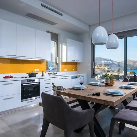 Luxury With Stunning Views In Vilă